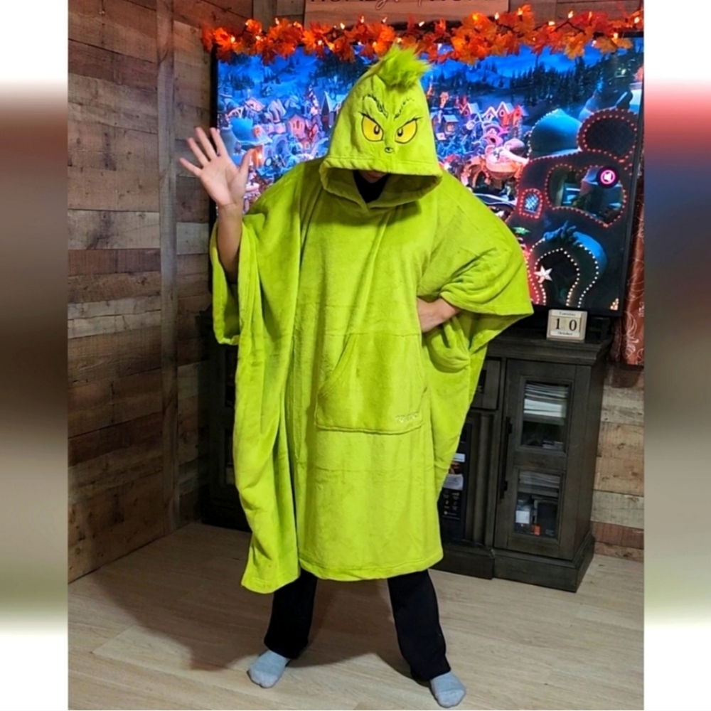 Grinch Plush Blanket Hoodie